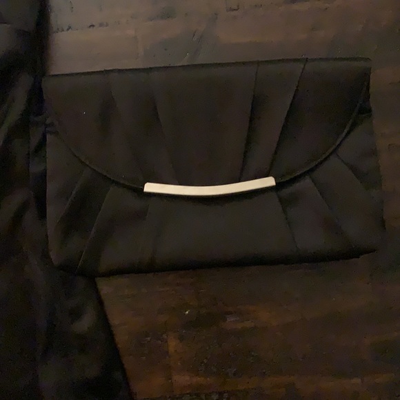 Le château Satin top with free clutch - Picture 4 of 4